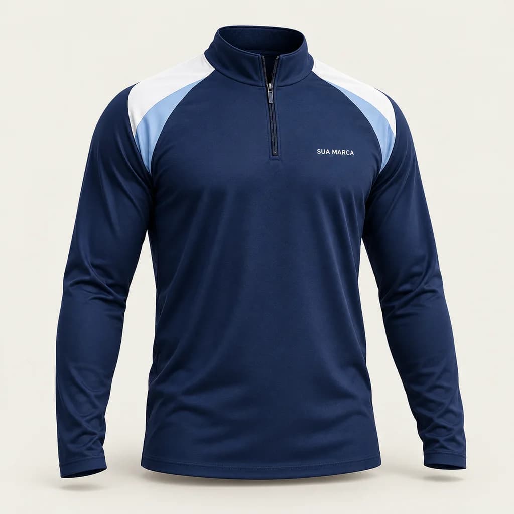 Mockup de camiseta manga longa azul com aplicação Sua marca no peito; simulação de personalização